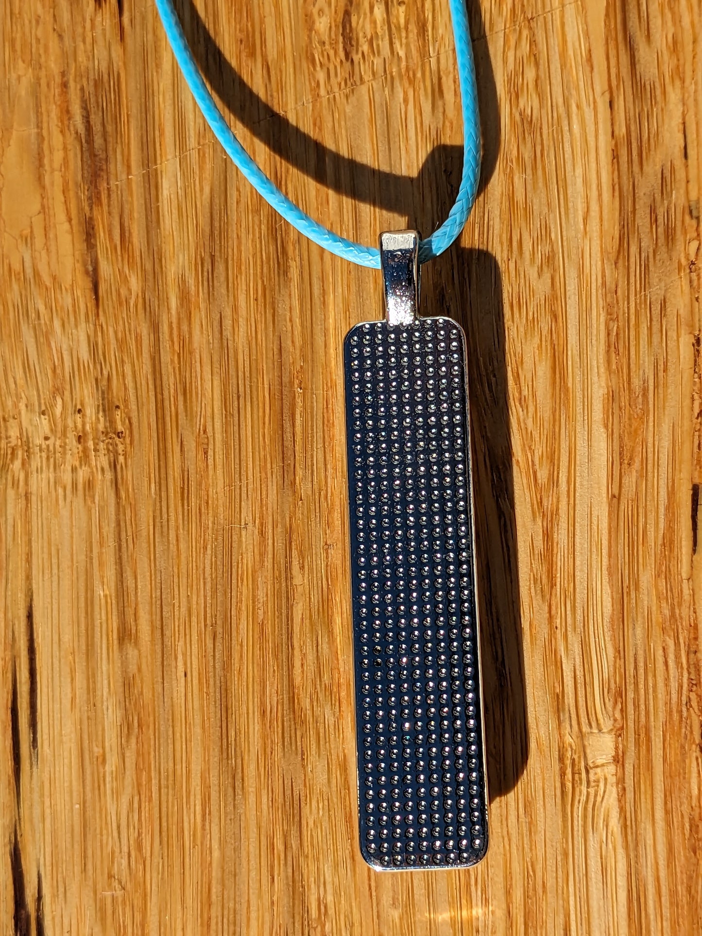 Blue and white ice crackle acrylic pour necklace (N0009)